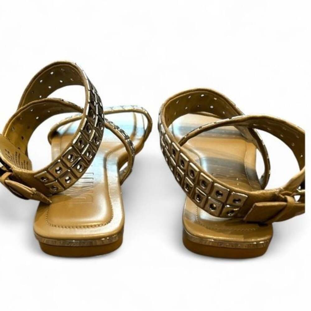 🏷️ DKNY Women's Studded Buckle Flat Sandal Heeled Size 9 - Picture 3 of 5